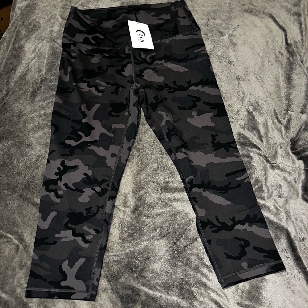 Ladies ZYIA Camo Leggings Size 8/10